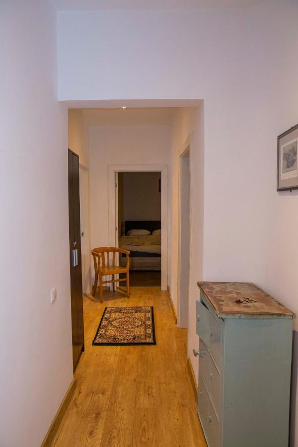 Central Sofia 3-Bedroom Apartment - Urban Art Gallery - Free Parking! ภายนอก รูปภาพ