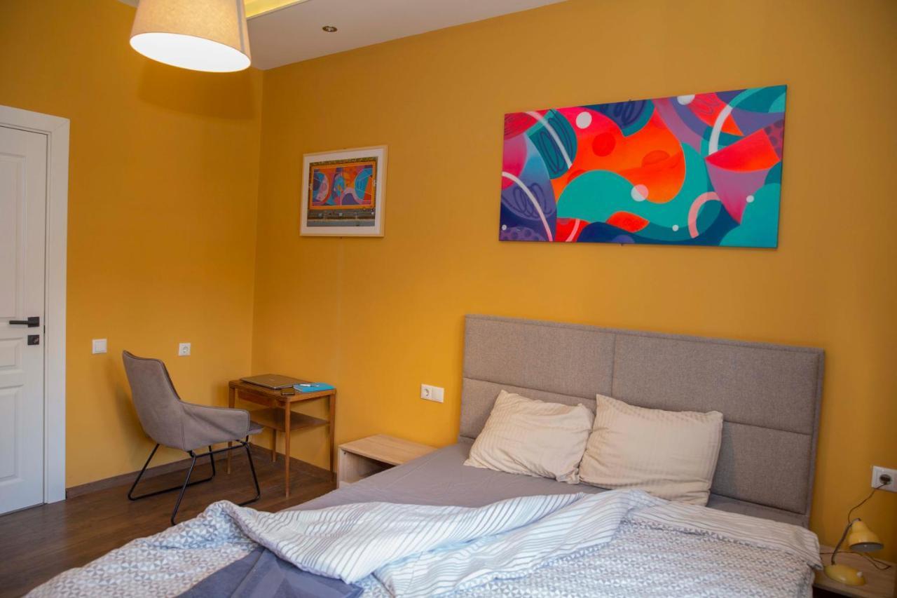 Central Sofia 3-Bedroom Apartment - Urban Art Gallery - Free Parking! ภายนอก รูปภาพ