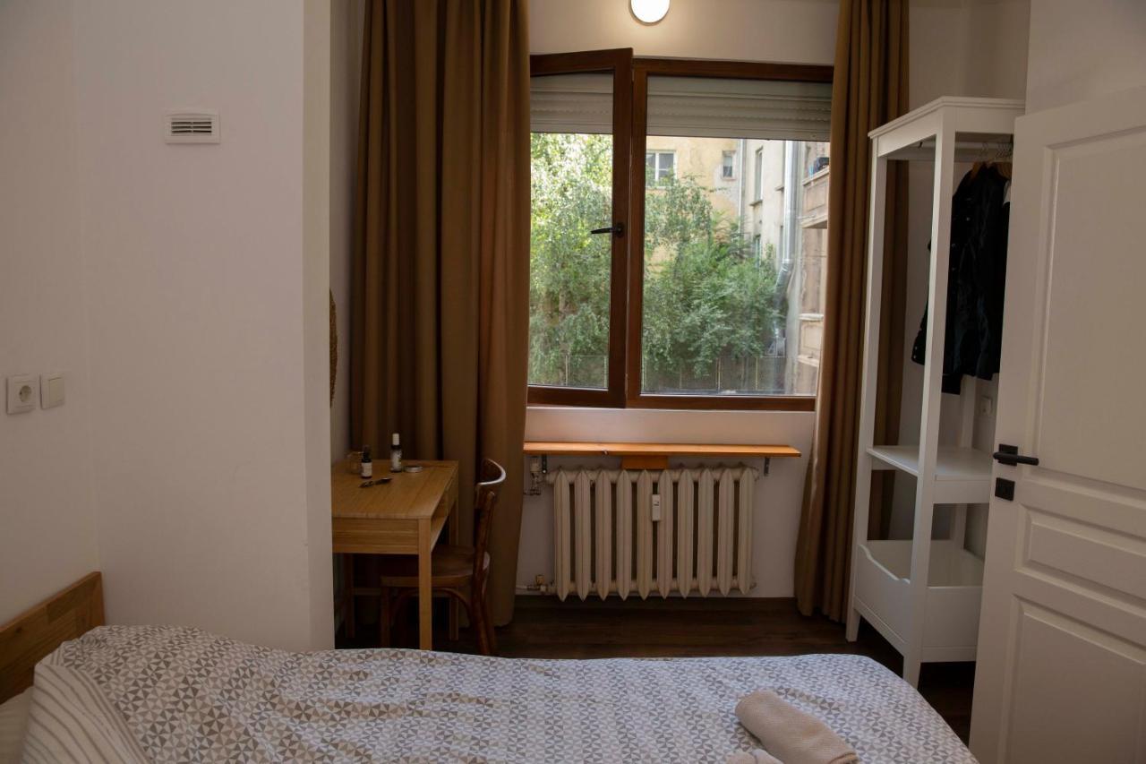 Central Sofia 3-Bedroom Apartment - Urban Art Gallery - Free Parking! ภายนอก รูปภาพ