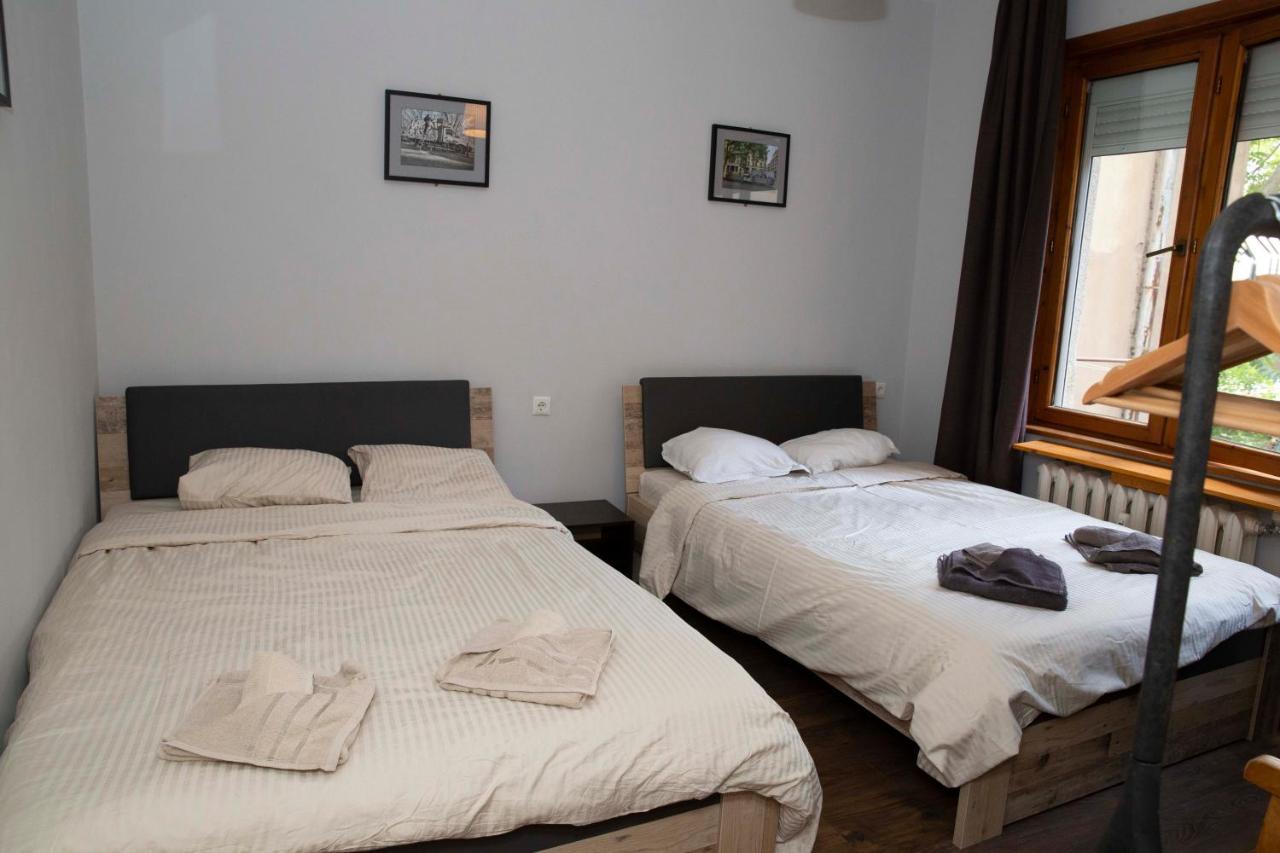 Central Sofia 3-Bedroom Apartment - Urban Art Gallery - Free Parking! ภายนอก รูปภาพ